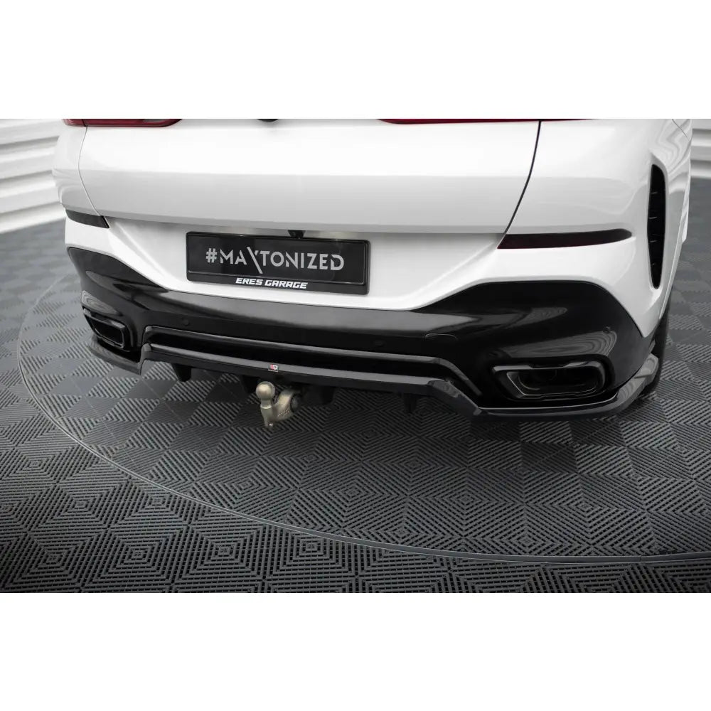 Diffuser V1 BMW X6 M-Pack G06 Facelift nærbilde detaljer
