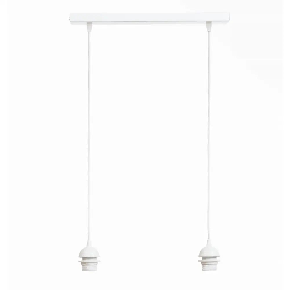 Dobbel lyslist i hvit plast med to hengende E27-sokler og lange ledninger montert på takskinne.