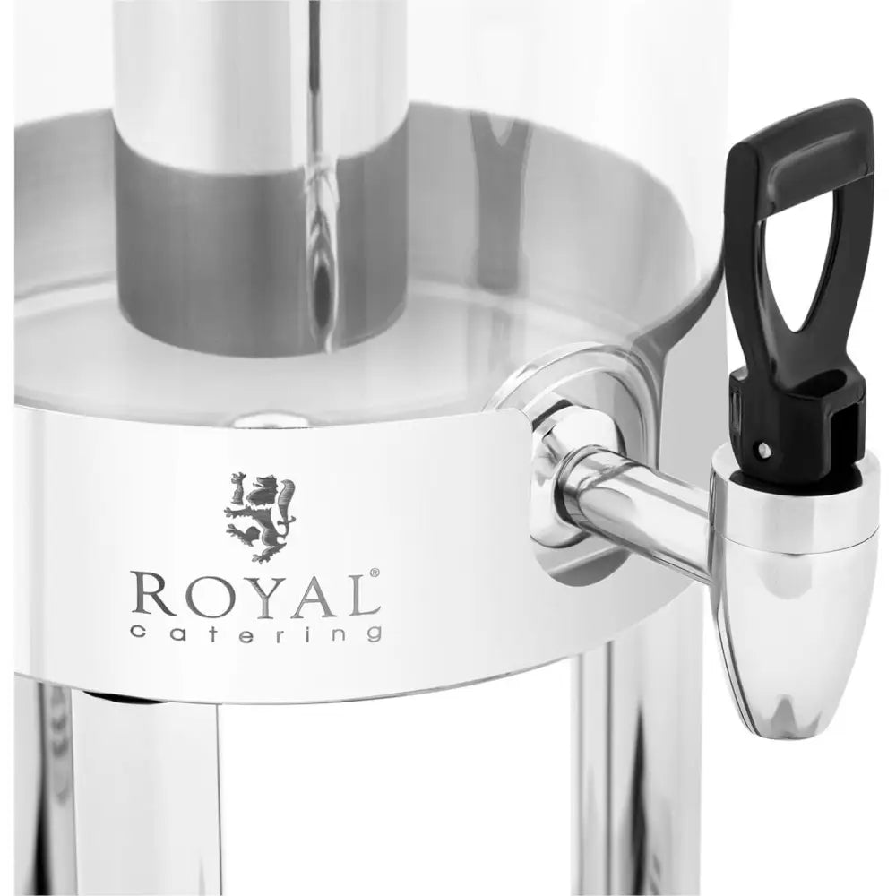 Doseringsdispenser for juice, nærbilde av stålkropp med sort kran og synlig Royal Catering-logo.