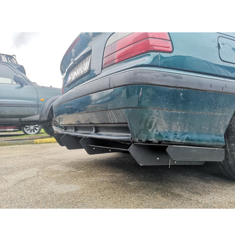 Nærbilde av 3 mm aluminiums diffuser til BMW E36 M3