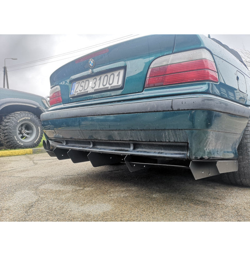BMW E36 bakdiffuser med uttrekkbare midtvinger og racing-look