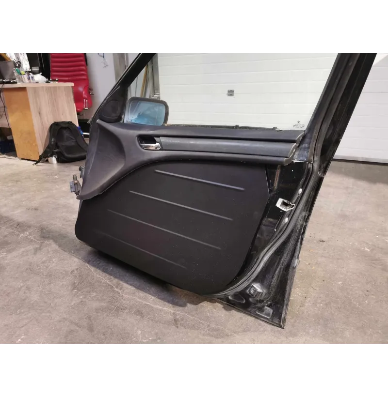 BMW E46 Sedan lette dørpaneler foran med naglemontering for banesport