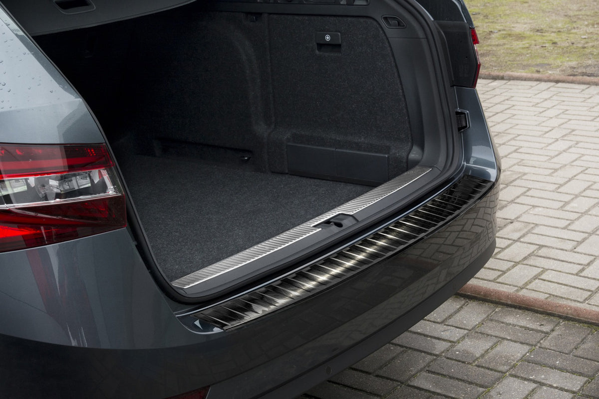 Avisa bakfangerbeskytter til Skoda Superb III Stasjonsvogn / Black Edition – rustfritt stål