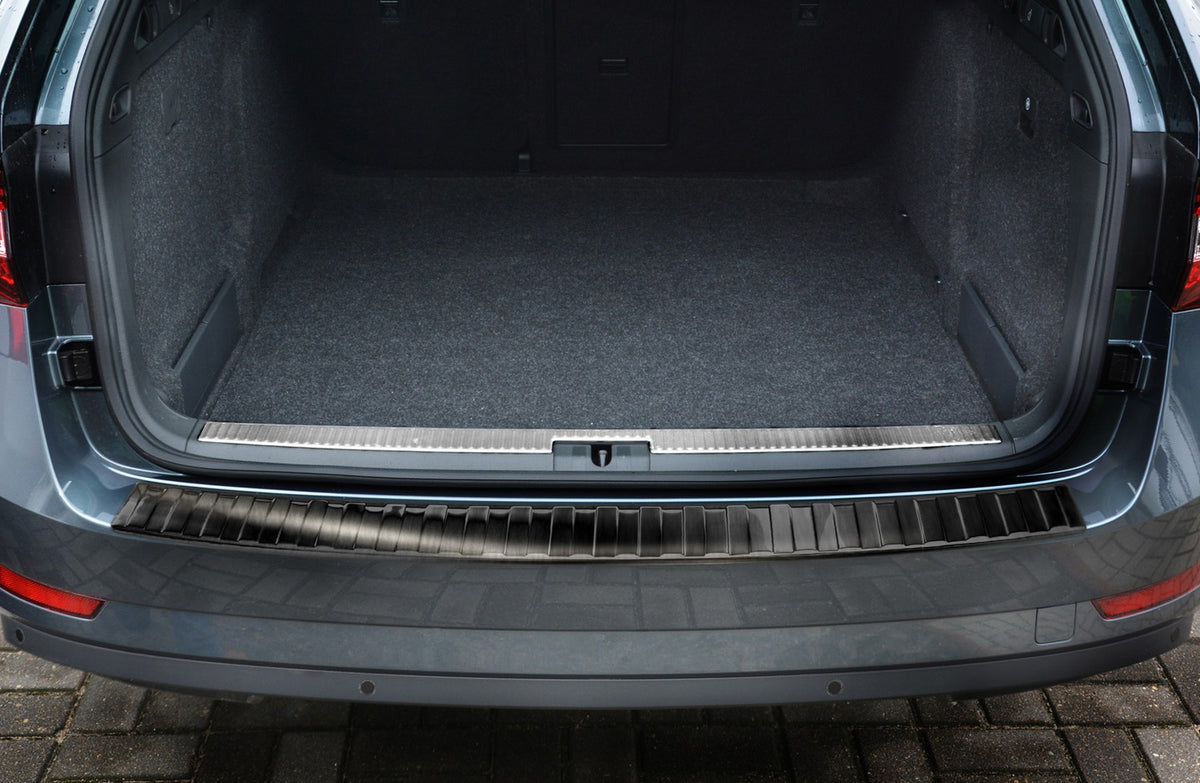 Avisa bakfangerbeskytter til Skoda Superb III Stasjonsvogn / Black Edition – enkel 3M-montering
