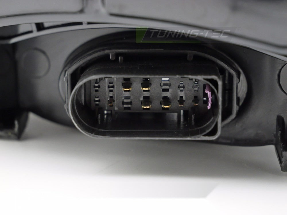 Detaljbilde av frontlykter-par til Ford Mondeo 11-14.