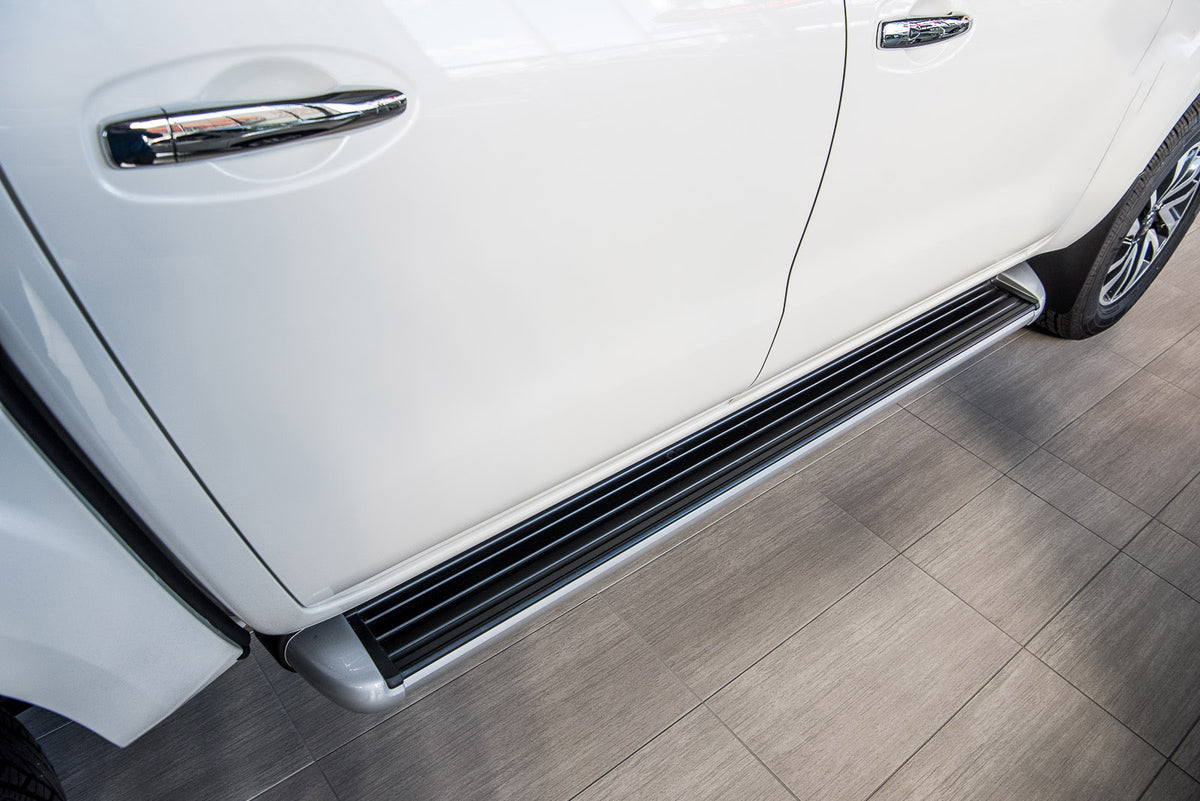 Stigtrinn fra Ventshield til Nissan Navara IV (NP300) i aluminium med monteringssett