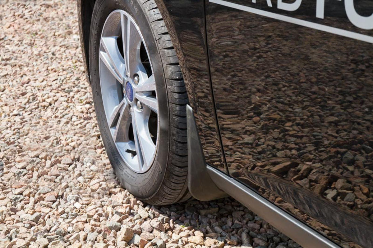 Ven-Tuning skvettlapp til Ford Focus III Sedan – ABS-plast