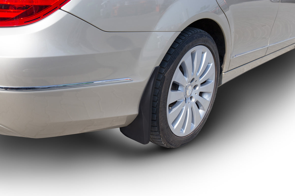 Ven-Tuning skvettlapp til Mercedes C (W204) Sedan – svart ABS-plast