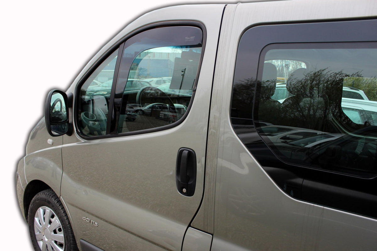 Vindavviser Renault TRAFIC II (2001-2014) – PMMA Plexi - nærbilde