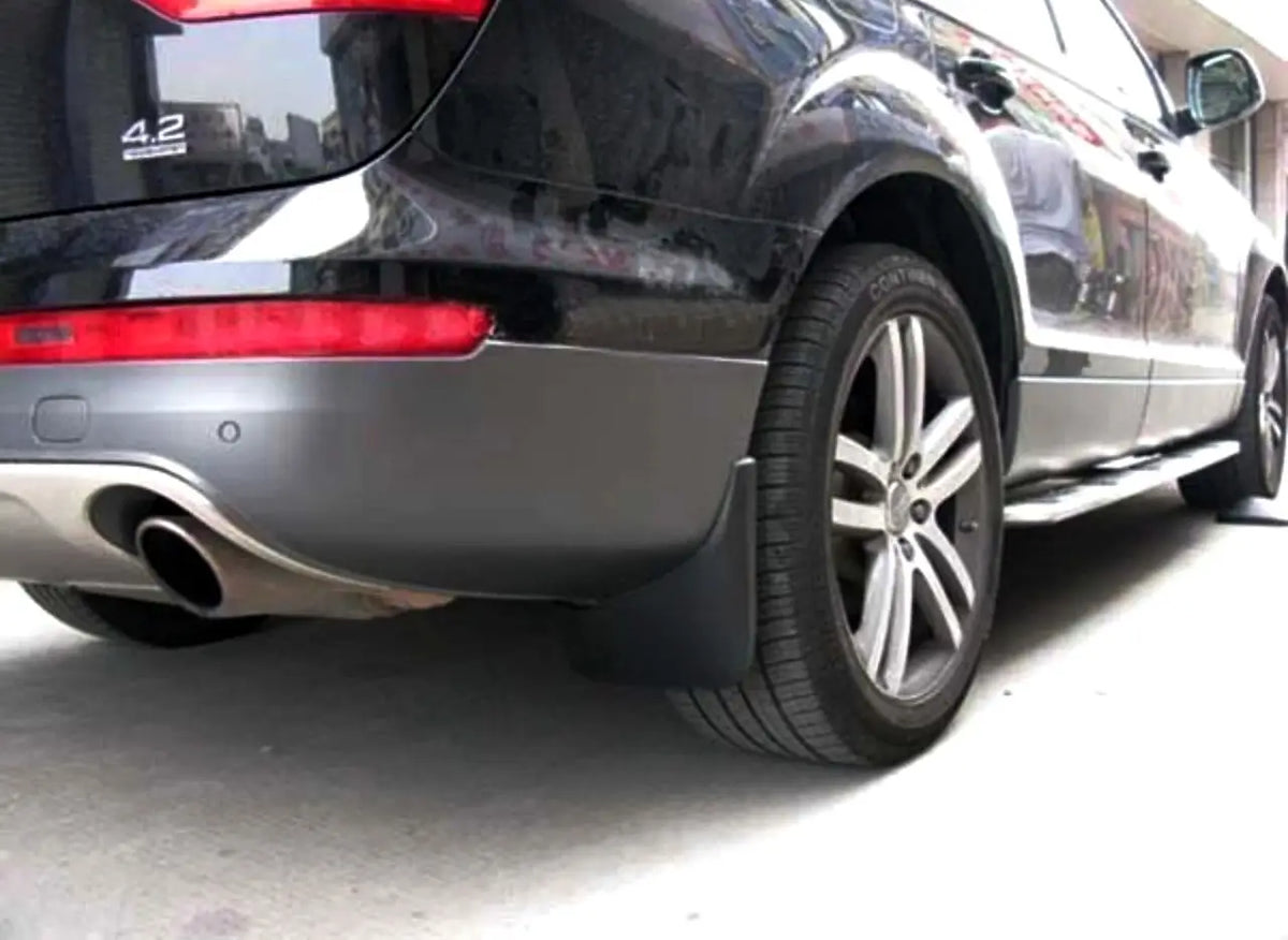 VAG OEM skvettlapp til Audi Q7 4L – bakmontering