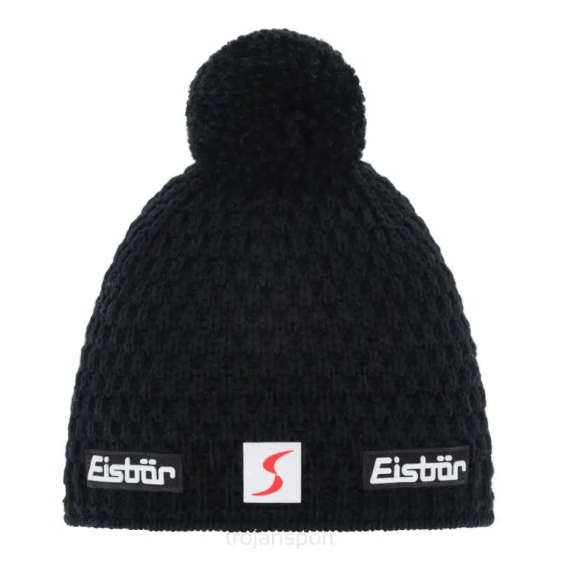 Eisbar Trail Pompon Mu herrelue i svart, strikket med dusk og tre synlige logoer foran.