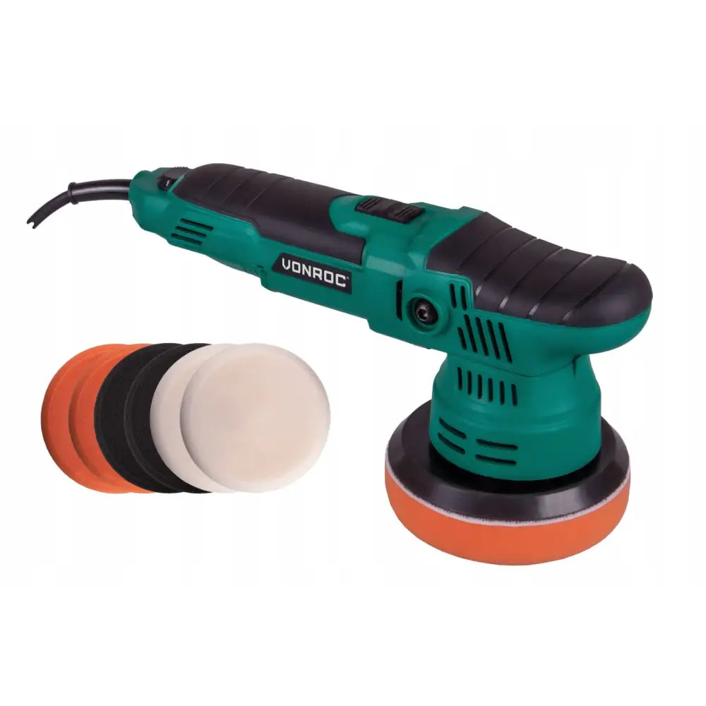 Eksentrisk poleringsmaskin i grønn og svart plast med syv fargerike poleringsputer ved siden av.