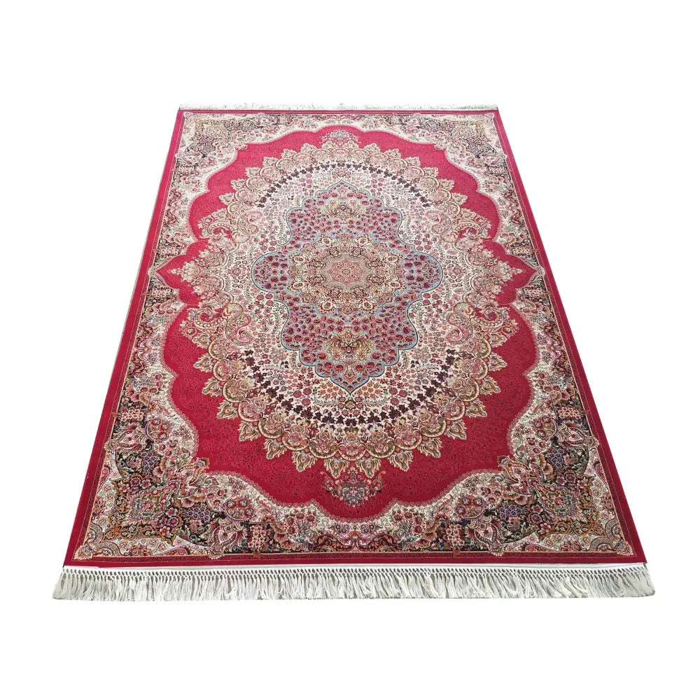 Eksklusivt rødt teppe 200 x 300 cm med orientalske mønstre og lyse frynser, sett skrått ovenfra.
