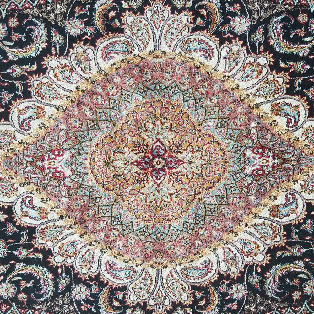 Eksklusiv Tepe Pers 03 Navy, nærbilde av midtpartiets blå og røde orientalske mønster.