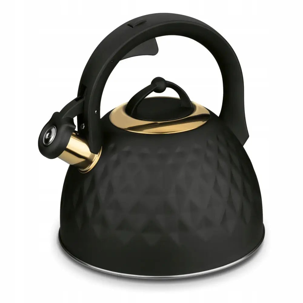 Elegant tradisjonell stålkjele med svart diamantmønster, gullfarget lokk og tut, sett fra skrå forside.