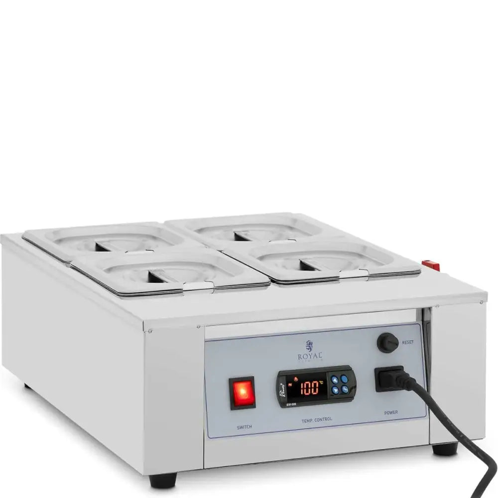Elektrisk sjokoladefondue med fire beholdere, lokk og digitalt panel, sett fra skrå vinkel.