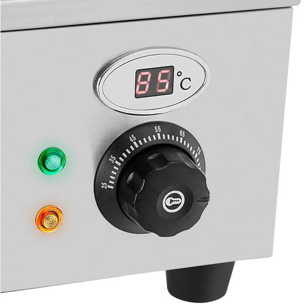 Elektrisk buffetvarmer, nærbilde av kontrollpanel med sort temperaturbryter, digital display og fargede signallamper.
