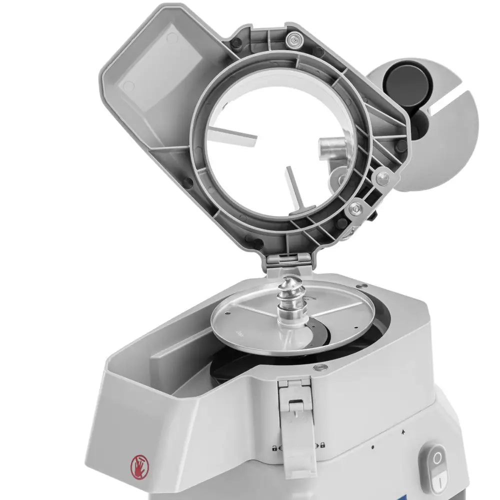 Elektrisk grønnsak- og fruktkutter, nærbilde av åpent lokk med synlig skjæreskive og innvendige detaljer.