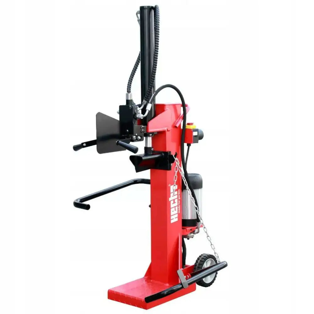Elektrisk hydraulisk vedkløyver med rød og svart metallramme, sett fra siden med håndtak, kjede og transporthjul.