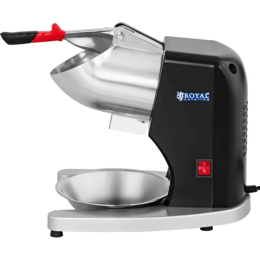 Elektrisk iskvern i svart og stål, sidevisning med rød håndtak og skål under utløpet.