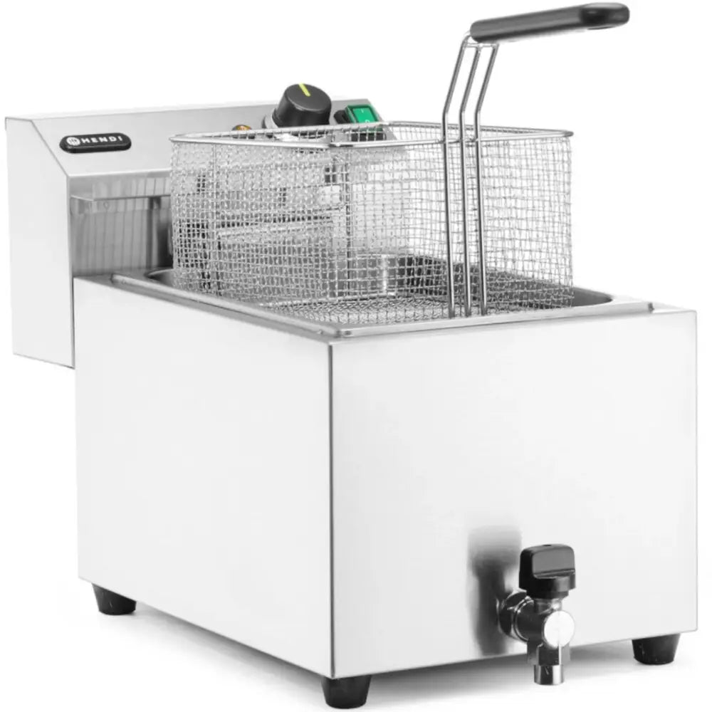 Elektrisk nivåstyrt fritøse i rustfritt stål, skrå vinkel med metallkurv, sort håndtak og synlig tappekran.