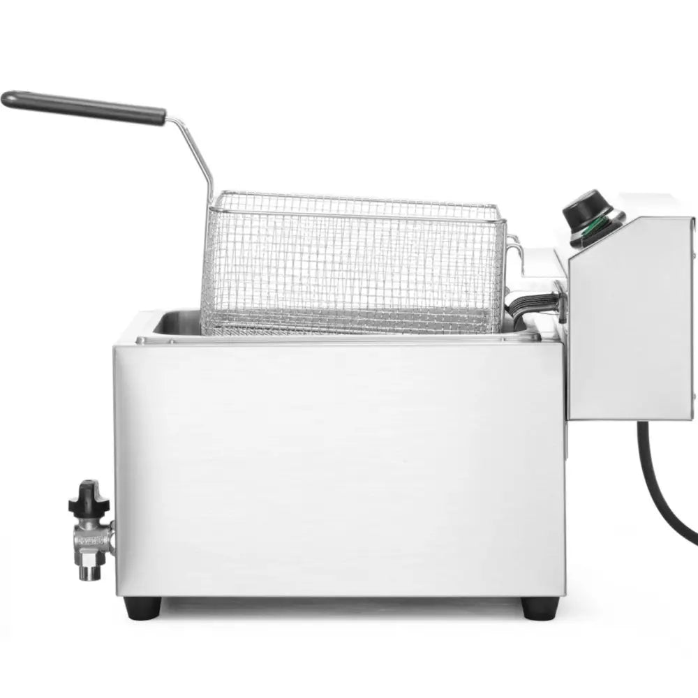 Elektrisk nivåstyrt frityrkoker i rustfritt stål, sidevisning med metallkurv og synlig temperaturkontroll.