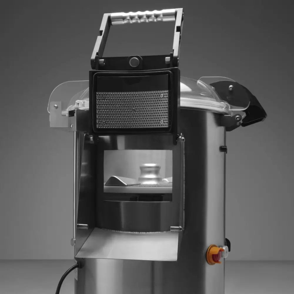 Elektrisk potetskreller i børstet stål, med åpnet lokk og synlig kutteinnsats, stor sikkerhetsluke foran.