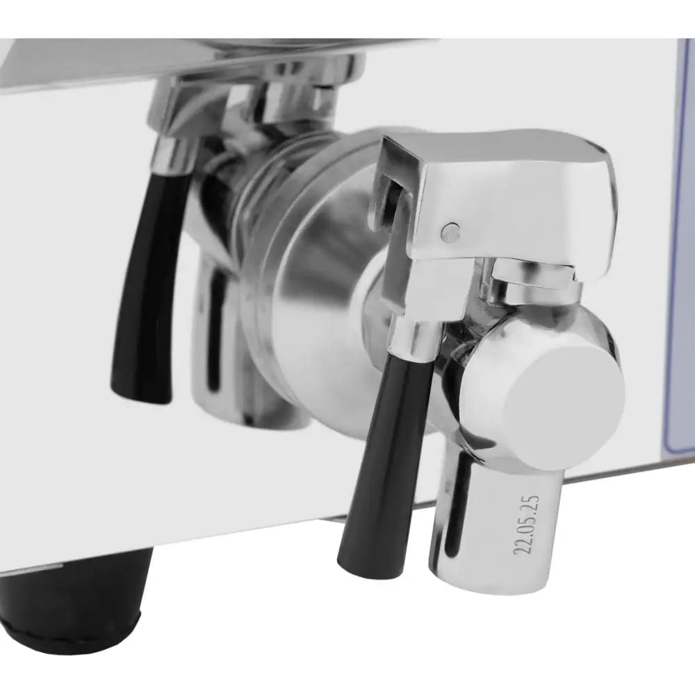 Elektrisk suppe- og sjokoladefonduevarmer, detalj av krom ventil med sorte håndtak og graverte tall.