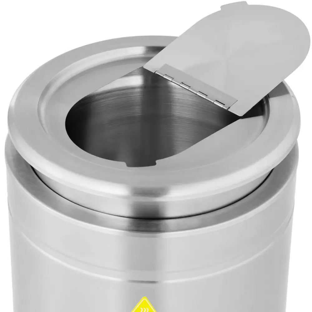Elektrisk termos gryte i børstet stål, delvis åpent lokk viser innsiden fra skrå vinkel.