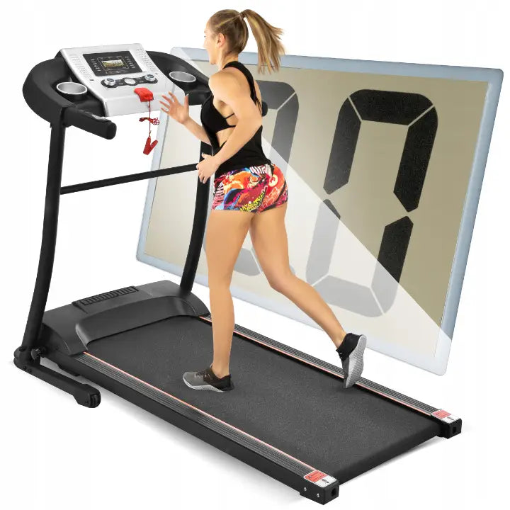Tredemølle for hjemmebruk Eliton, kvinne løper på båndet, fokus på kontrollpanel og digital skjerm.
