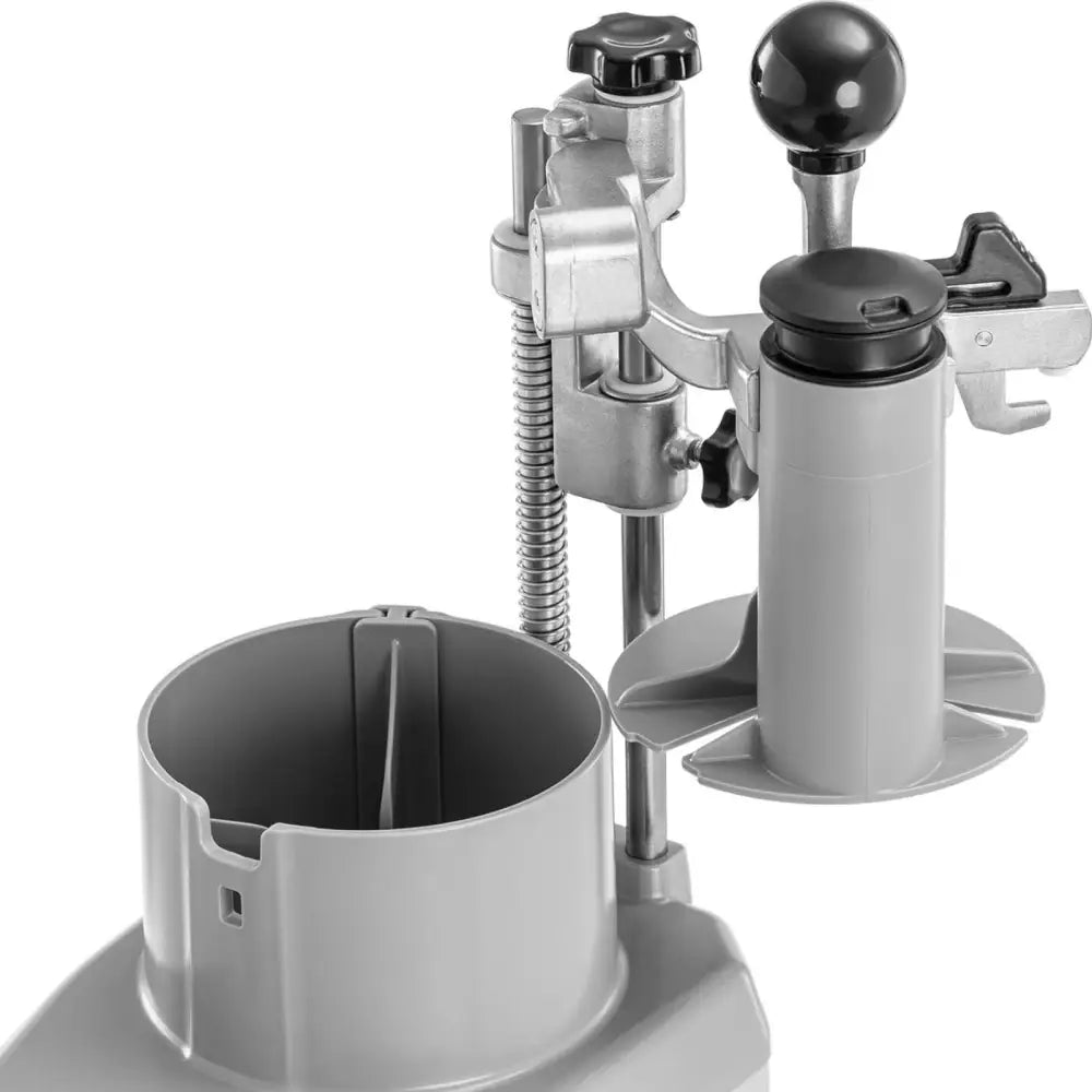 Elektrisk vegskjærer med fire 174 mm skiver, nærbilde av knotter og mekaniske detaljer fra skrå vinkel.