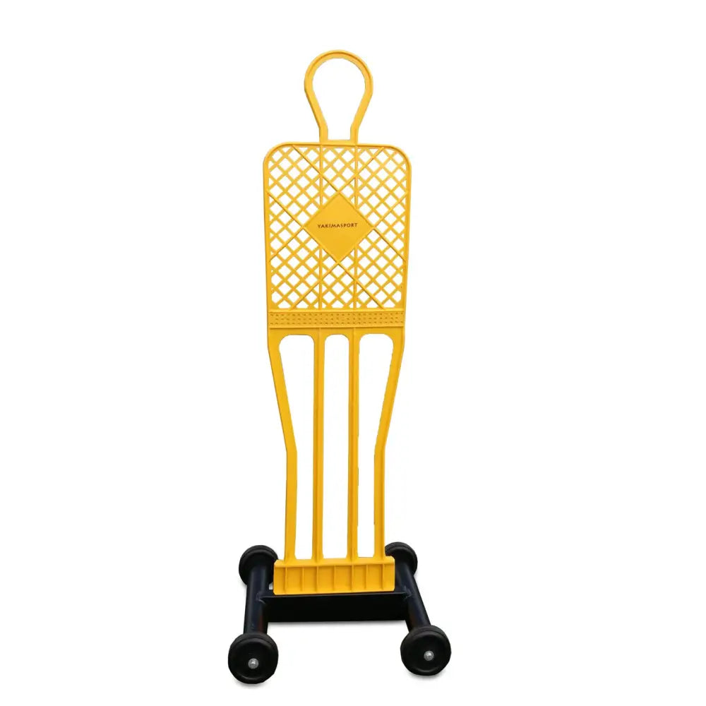 Elite fotballmurmester vogn, gul plastfigur med gittermønster på sort hjulbase, frontvisning.