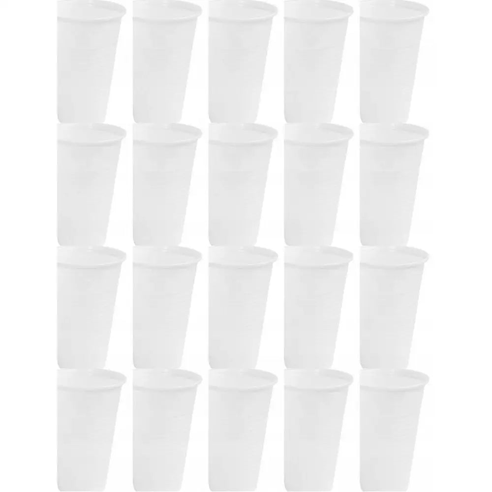 Engangskopper i plast 200 ml, seksten hvite kopper i fire rader mot lys bakgrunn, enkel rett design.