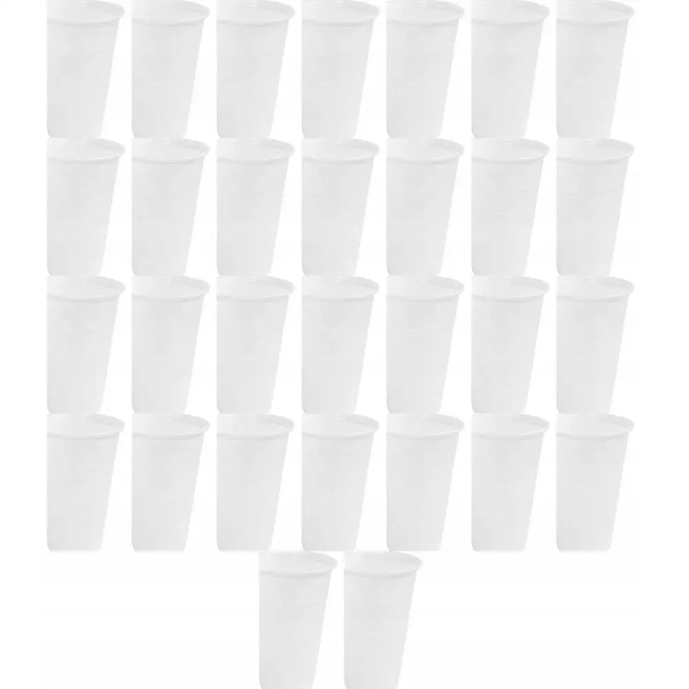 Gjennomsiktige engangskopper i plast, 200 ml, arrangert i rader mot hvit bakgrunn.