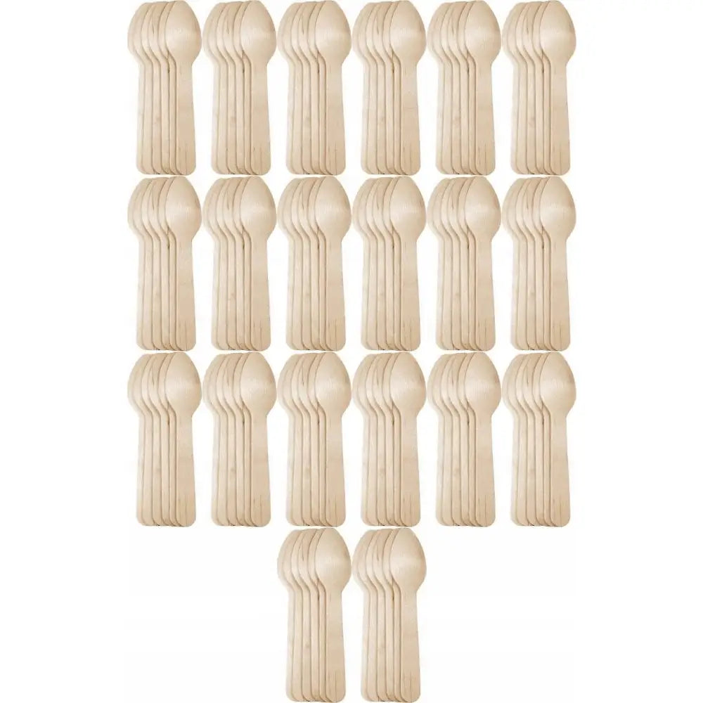 Engangsskjeer i tre, 11 cm, stablet i grupper på hvit bakgrunn med glatt, naturfarget overflate.