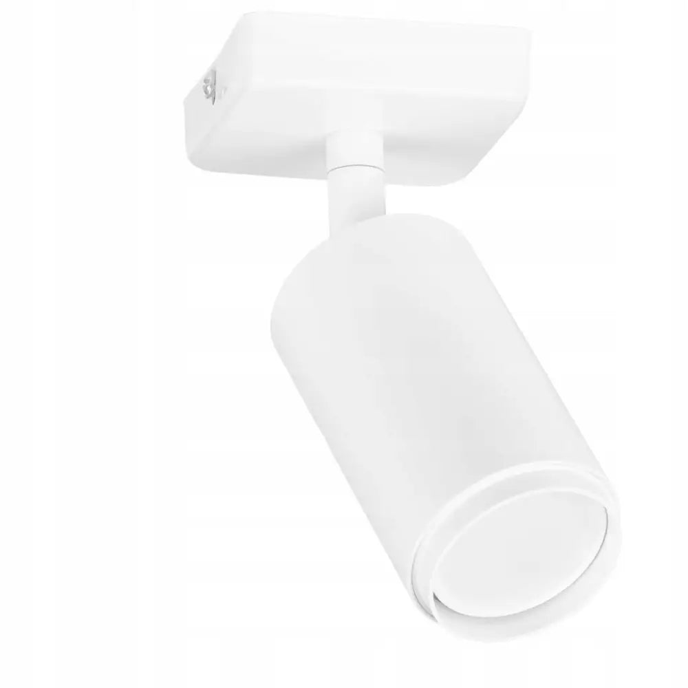 Enkel Hvit Spot Light Takkspot Tuba, sylinderformet lampe på firkantet takfeste sett skrått forfra og nedenfra.