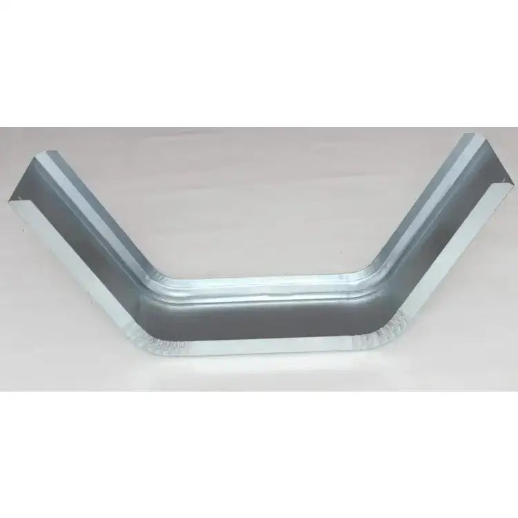 Enkelt skjerm for tilhenger 13", sett ovenfra med fokus på bøyen og sømfugene i galvanisert stål.