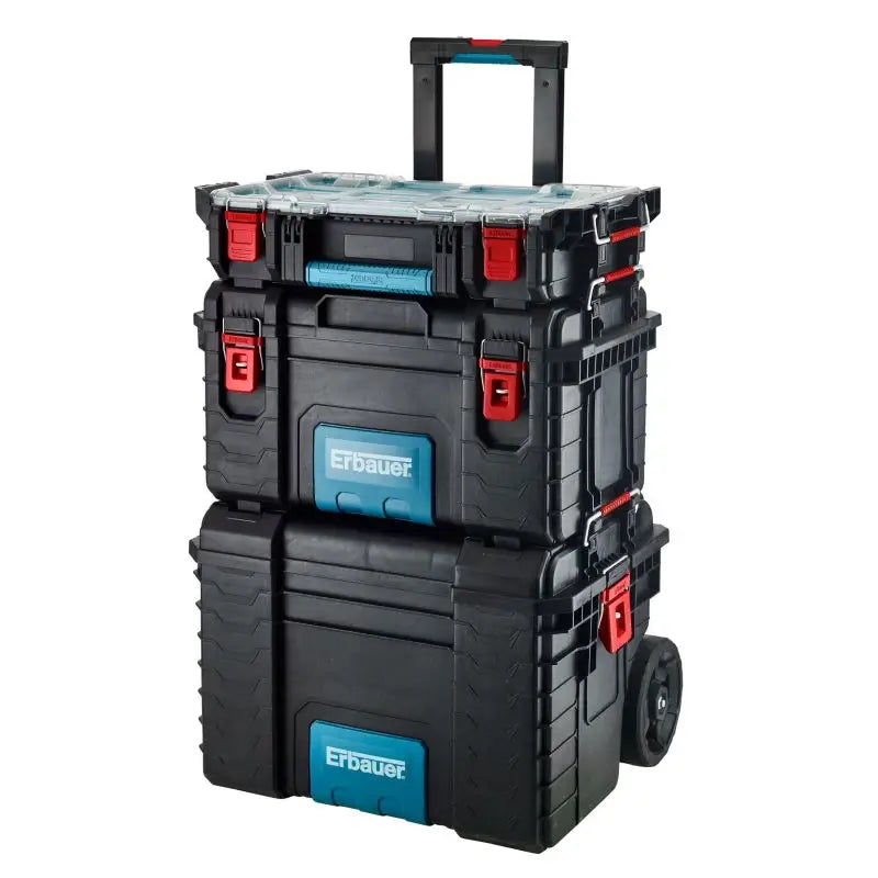 Erbauer Connecx stablebar verktøykasse i sort plast med røde låser, blå håndtak og transparent lokk, på hjul.