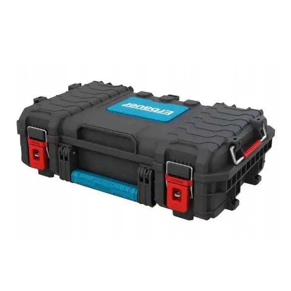 Erbauer verktøykassesett i sort plast, skråvisning med blått håndtak, røde låser og tydelig etikett på lokket.