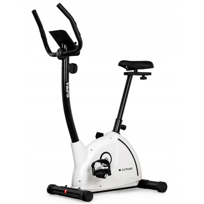 Ergometersykkel SAPPHIRE SUPRA, sidebilde som fremhever justerbart sete, pedaler og digitalt treningspanel.