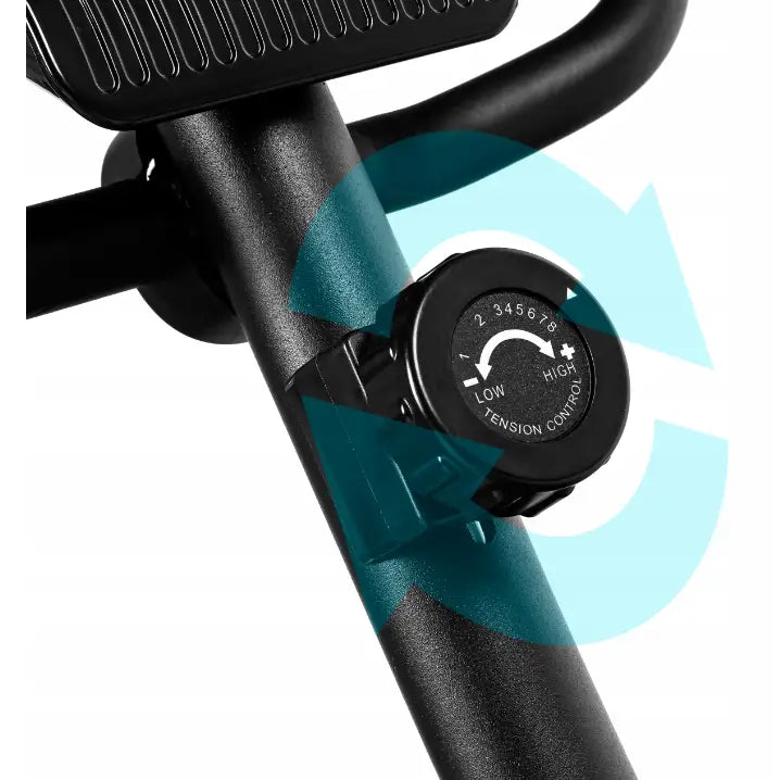Ergometersykkel SAPPHIRE SUPRA, nærbilde av sort motstandsjusteringsbryter med hvit tallskala og turkise piler.