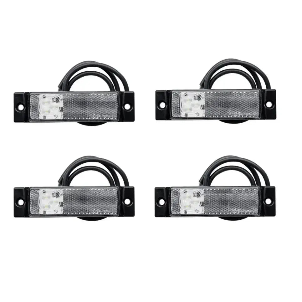 LED klaringslamper sett, fire rektangulære enheter med svart ramme, klar linse og synlige kabler bak.