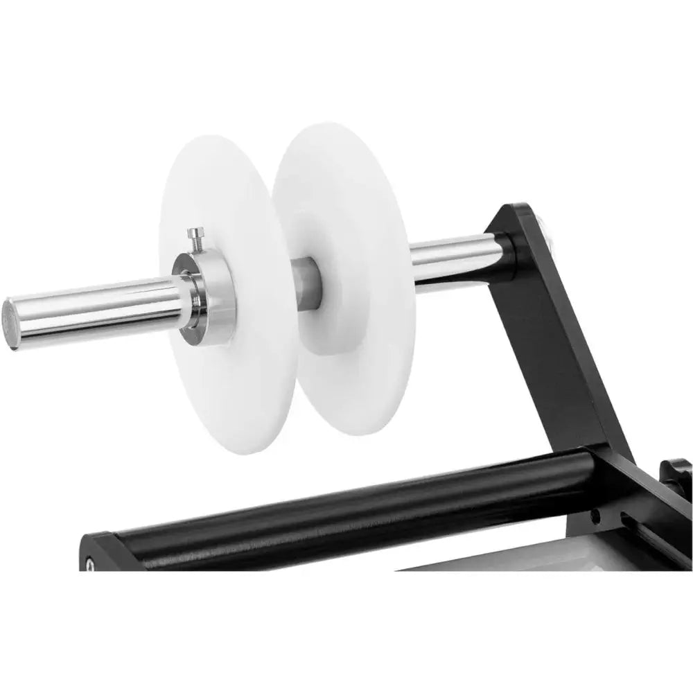 Etiketteringsmaskin for flasker, sidevisning som fremhever to metallstenger og hvite plastplater i enkel ramme.