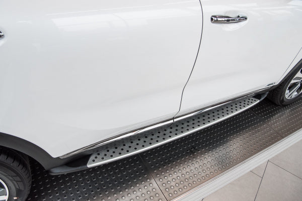 Stigtrinn fra Ventshield til Kia Sorento III 2014-2020 i aluminium og svart design