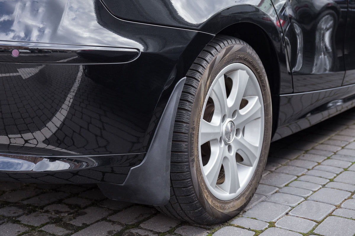 Ven-Tuning skvettlapp til Bmw 1 E81 E82 E87 E87n E88 – svart ABS-plast