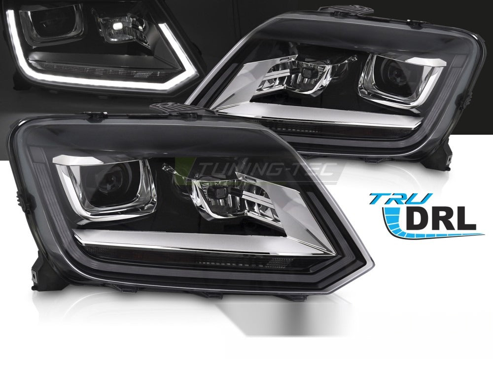 Nærbilde av frontlykter til VW Amarok 09-16 med detaljer synlig