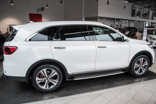 Stigtrinn Kia Sorento Ventshield (2014-2020) - nærbilde