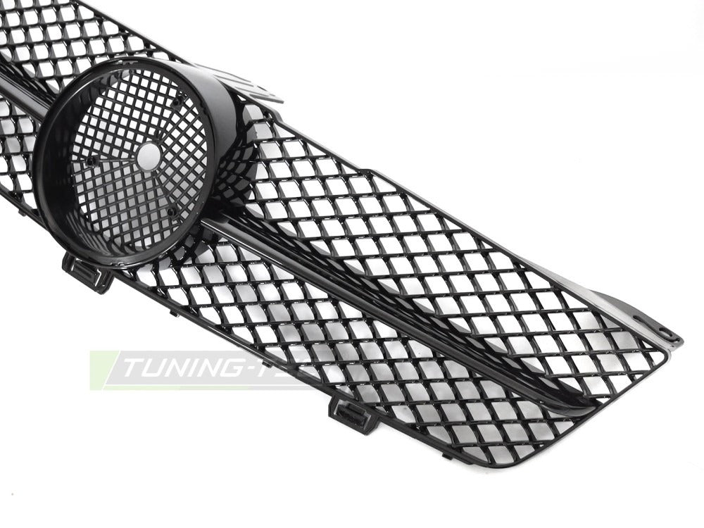 Grill Mercedes CLS C219 08-10 sett fra siden, lamellstruktur synlig.