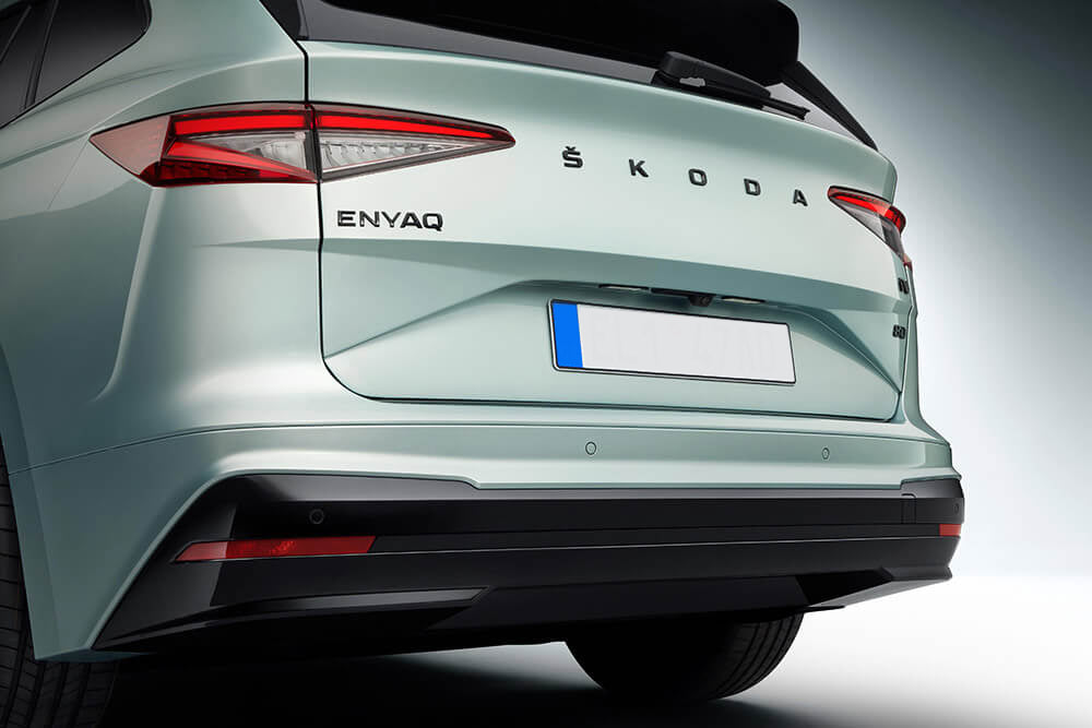 Emblem/logo til Skoda Enyaq > Black Glossy i svart blank ABS-materiale for bakluke
