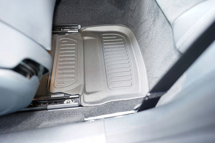 Gulvmatter Mercedes W213 fra Aristar mot hvit bakgrunn